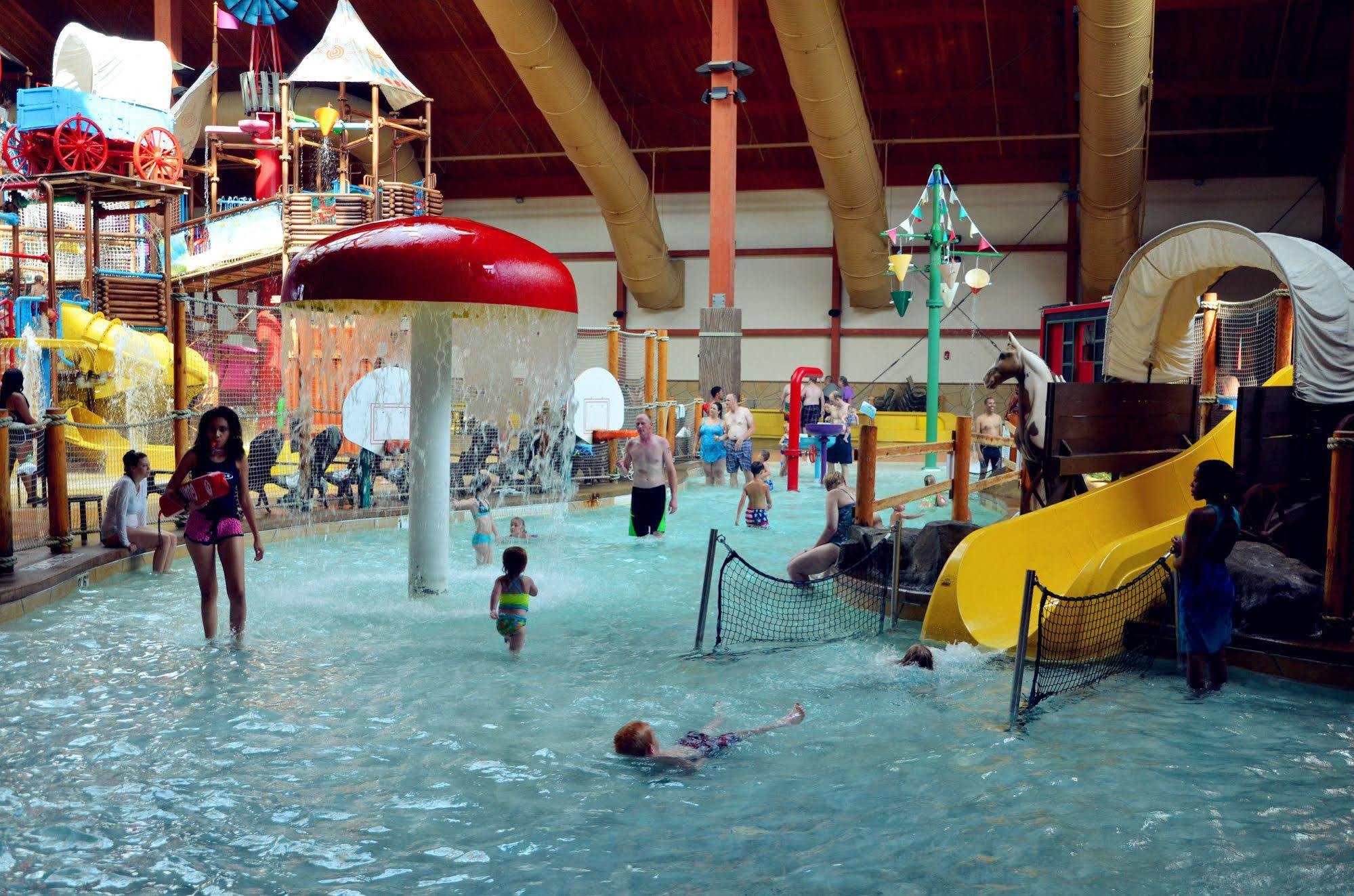 Fort Rapids Indoor Waterpark Resort Columbus Exteriör bild